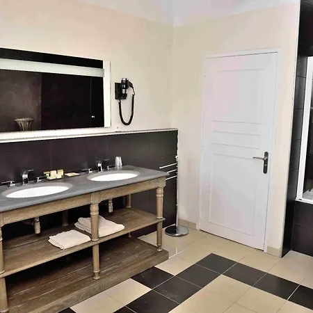 Logis La Ferme Du Hotel Wierre-Effroy