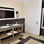 Logis La Ferme Du Hotel Wierre-Effroy